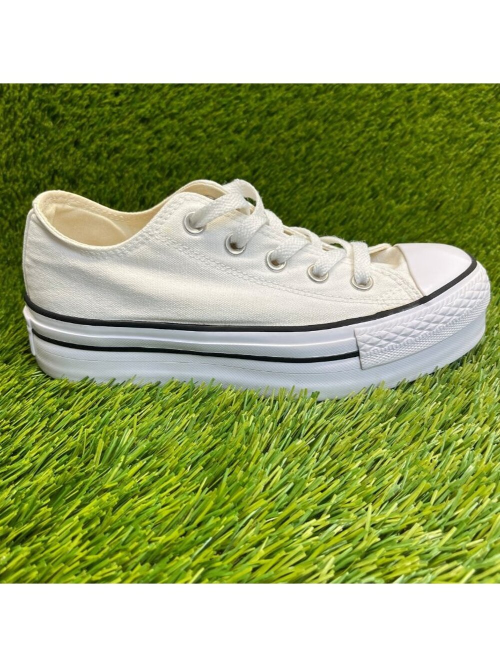 Converse CTAS Platform Low Womens Size 6 White Gum Athletic Skate Shoes Sneakers